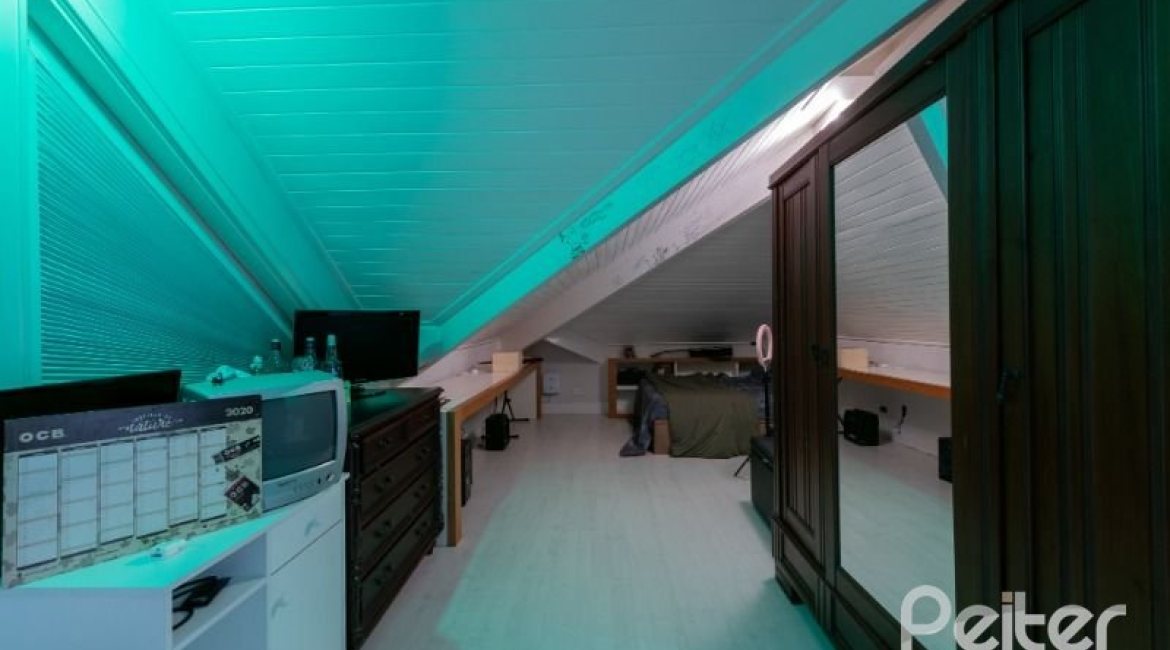 Casa à venda com 280m², 4 dormitórios, 2 suítes, 4 vagas, no bairro Vila Assuncao em Porto Alegre