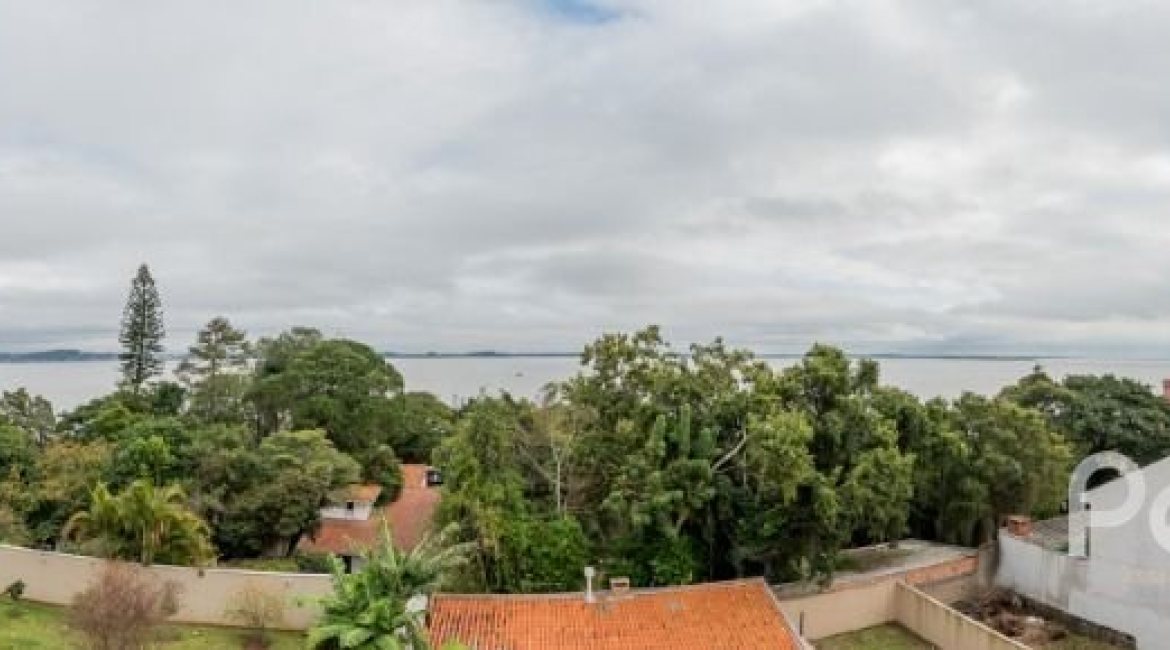 Casa à venda com 280m², 4 dormitórios, 2 suítes, 4 vagas, no bairro Vila Assuncao em Porto Alegre