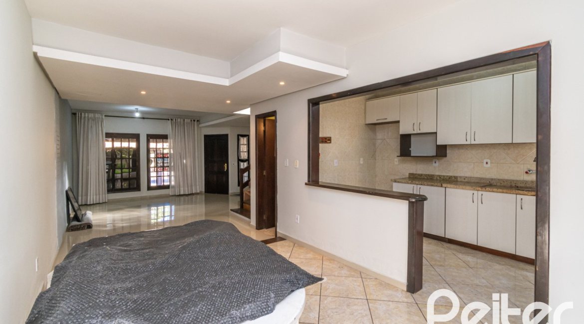 Casa à venda com 165m², 3 dormitórios, 1 suíte, 2 vagas, no bairro Ipanema em Porto Alegre