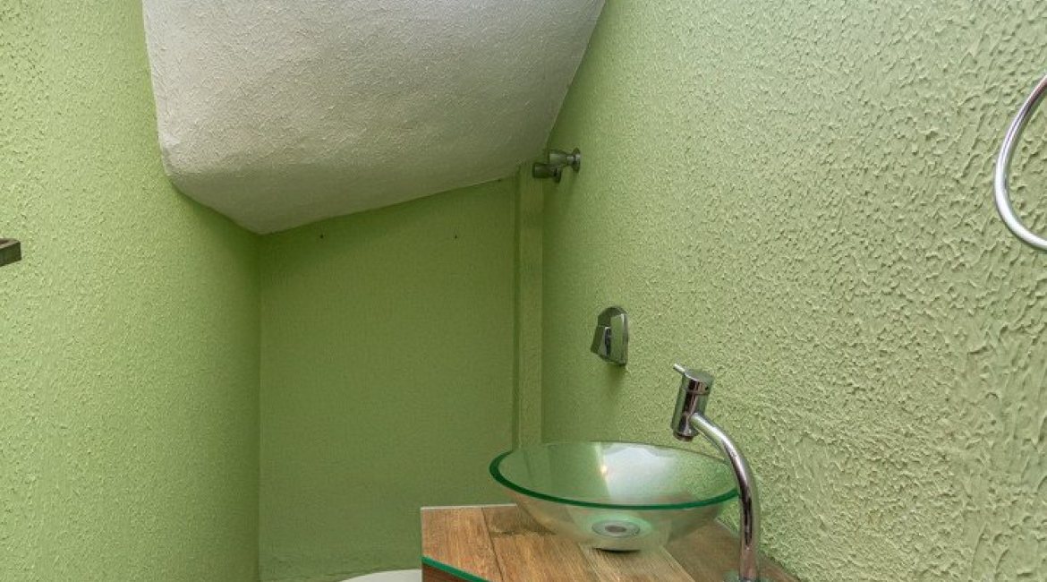 Casa à venda com 165m², 3 dormitórios, 1 suíte, 2 vagas, no bairro Ipanema em Porto Alegre