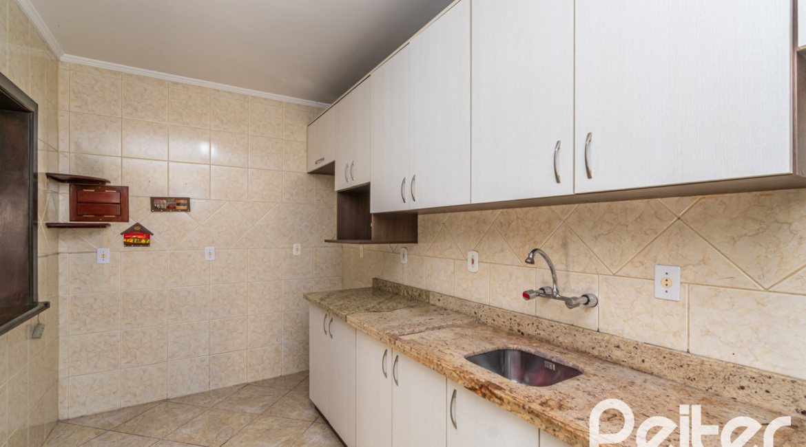 Casa à venda com 165m², 3 dormitórios, 1 suíte, 2 vagas, no bairro Ipanema em Porto Alegre