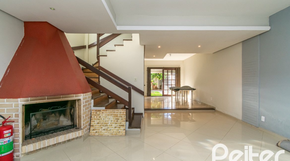 Casa à venda com 165m², 3 dormitórios, 1 suíte, 2 vagas, no bairro Ipanema em Porto Alegre