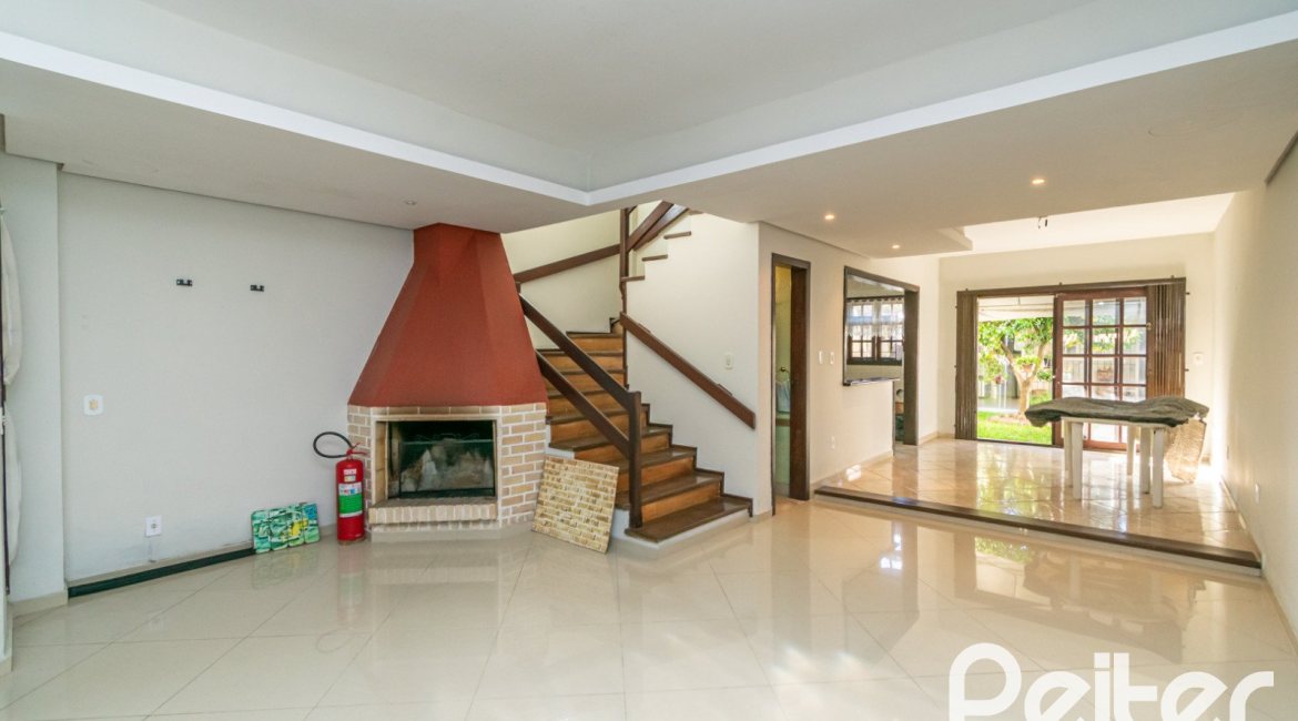 Casa à venda com 165m², 3 dormitórios, 1 suíte, 2 vagas, no bairro Ipanema em Porto Alegre