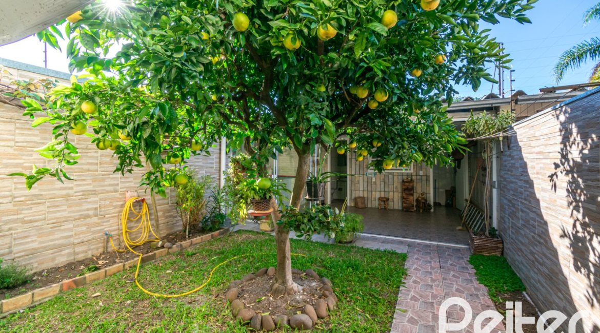 Casa à venda com 165m², 3 dormitórios, 1 suíte, 2 vagas, no bairro Ipanema em Porto Alegre