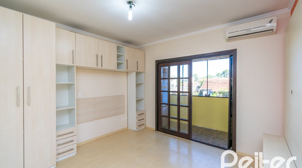 Casa à venda com 165m², 3 dormitórios, 1 suíte, 2 vagas, no bairro Ipanema em Porto Alegre
