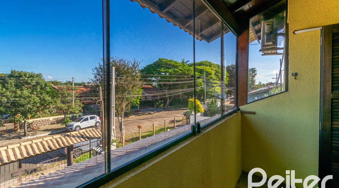 Casa à venda com 165m², 3 dormitórios, 1 suíte, 2 vagas, no bairro Ipanema em Porto Alegre