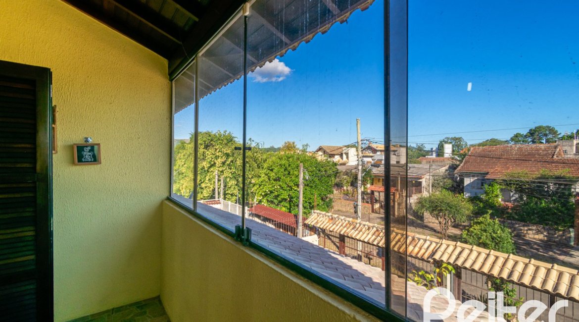 Casa à venda com 165m², 3 dormitórios, 1 suíte, 2 vagas, no bairro Ipanema em Porto Alegre