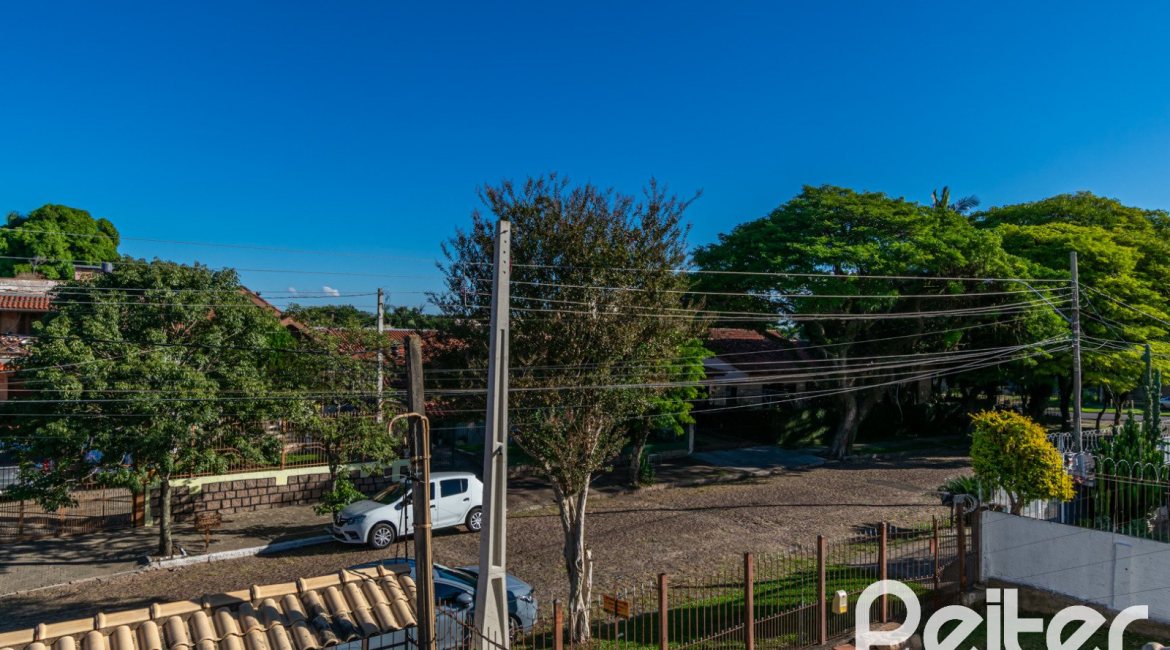 Casa à venda com 165m², 3 dormitórios, 1 suíte, 2 vagas, no bairro Ipanema em Porto Alegre