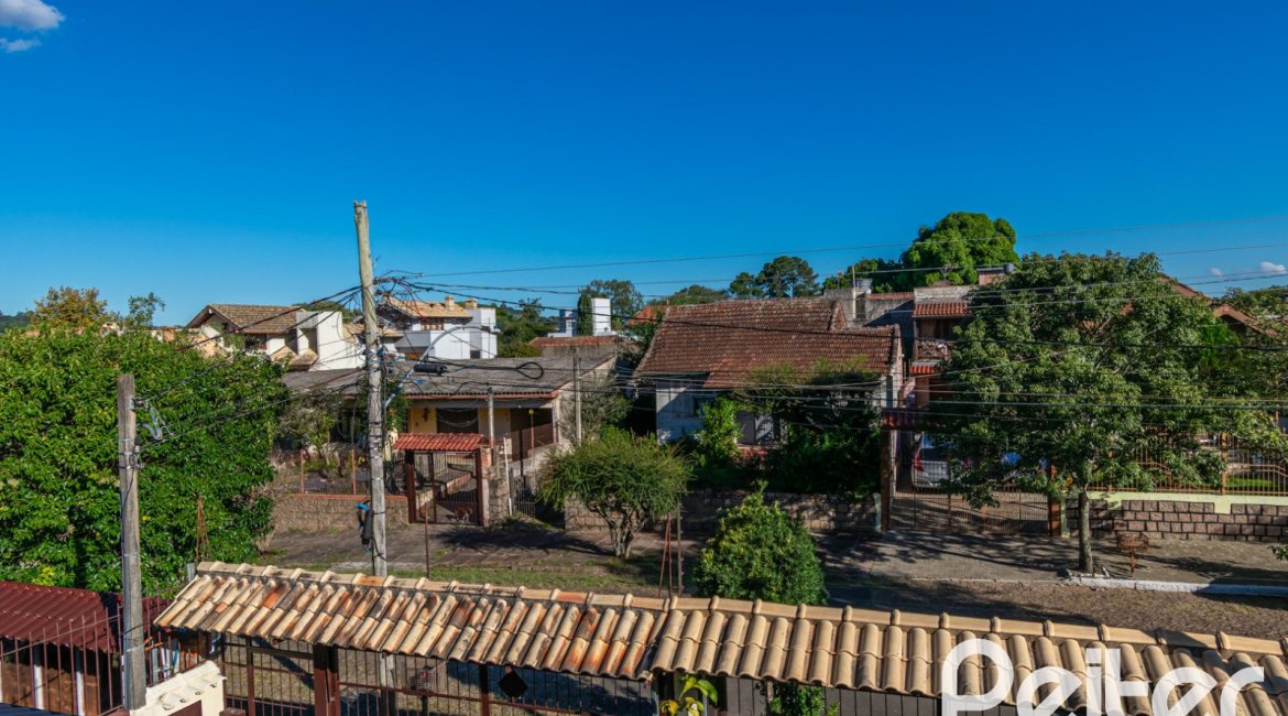 Casa à venda com 165m², 3 dormitórios, 1 suíte, 2 vagas, no bairro Ipanema em Porto Alegre