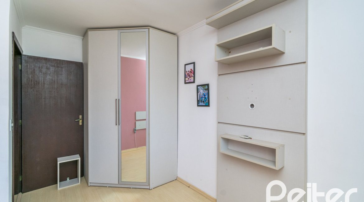 Casa à venda com 165m², 3 dormitórios, 1 suíte, 2 vagas, no bairro Ipanema em Porto Alegre