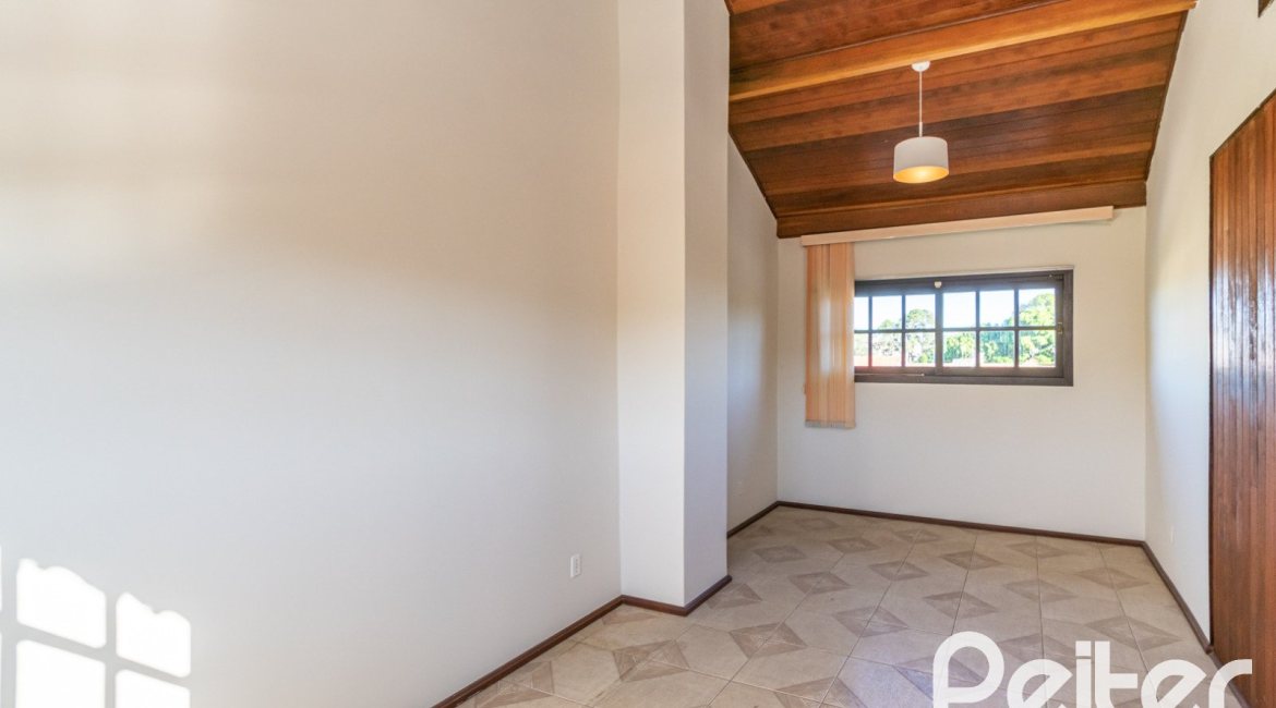 Casa à venda com 165m², 3 dormitórios, 1 suíte, 2 vagas, no bairro Ipanema em Porto Alegre