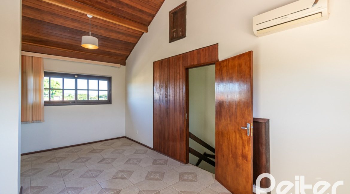 Casa à venda com 165m², 3 dormitórios, 1 suíte, 2 vagas, no bairro Ipanema em Porto Alegre