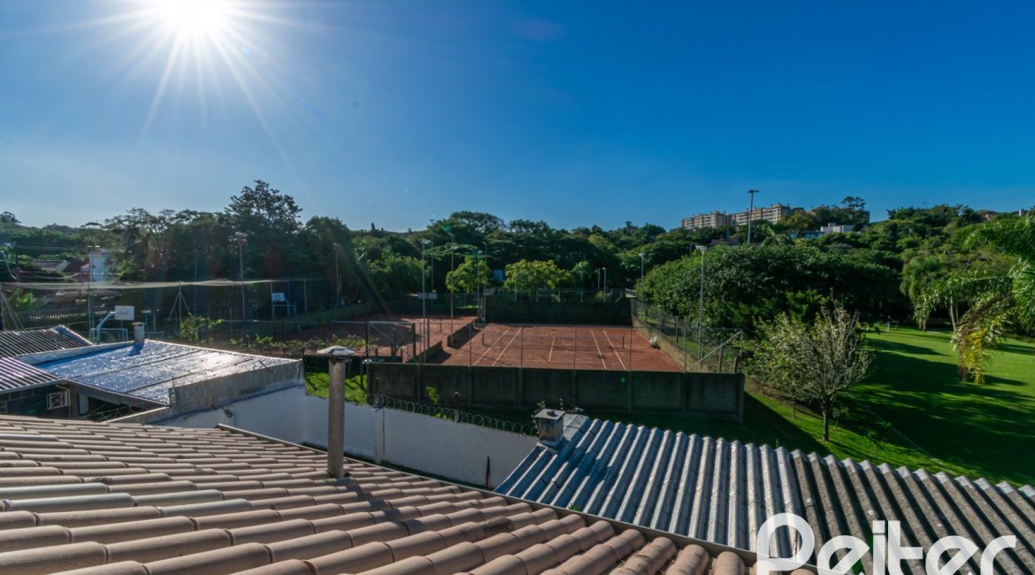 Casa à venda com 165m², 3 dormitórios, 1 suíte, 2 vagas, no bairro Ipanema em Porto Alegre