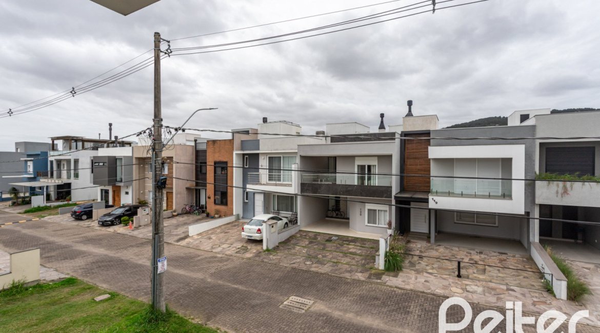 Casa em Condomínio à venda com 154m², 3 dormitórios, 3 suítes, 2 vagas, no bairro Hípica em PORTO ALEGRE