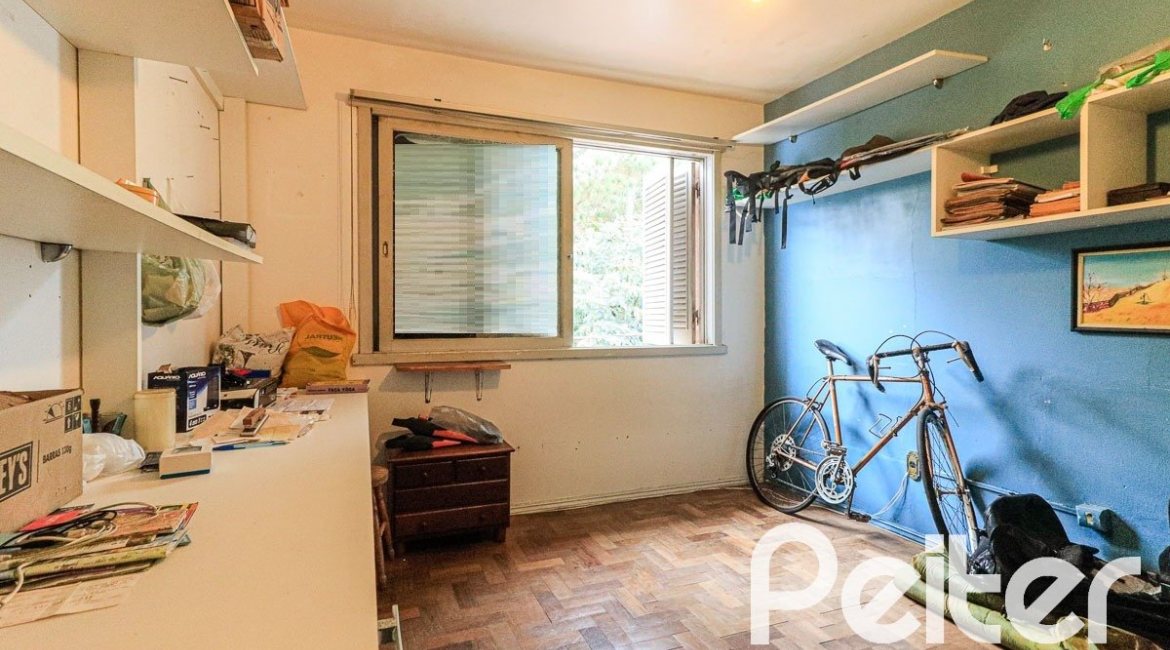 Casa à venda com 290m², 3 dormitórios, 1 suíte, 4 vagas, no bairro Jardim Isabel em Porto Alegre