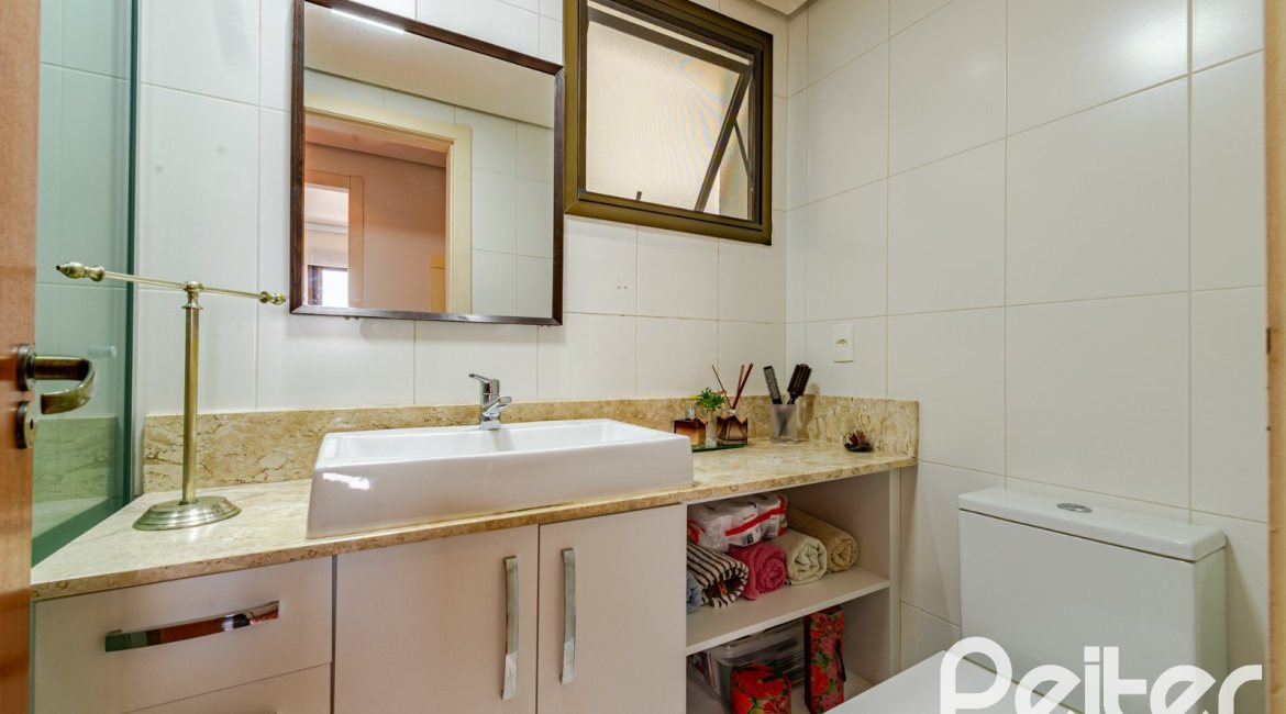 Apartamento à venda com 94m², 3 dormitórios, 1 suíte, 2 vagas, no bairro Tristeza em PORTO ALEGRE