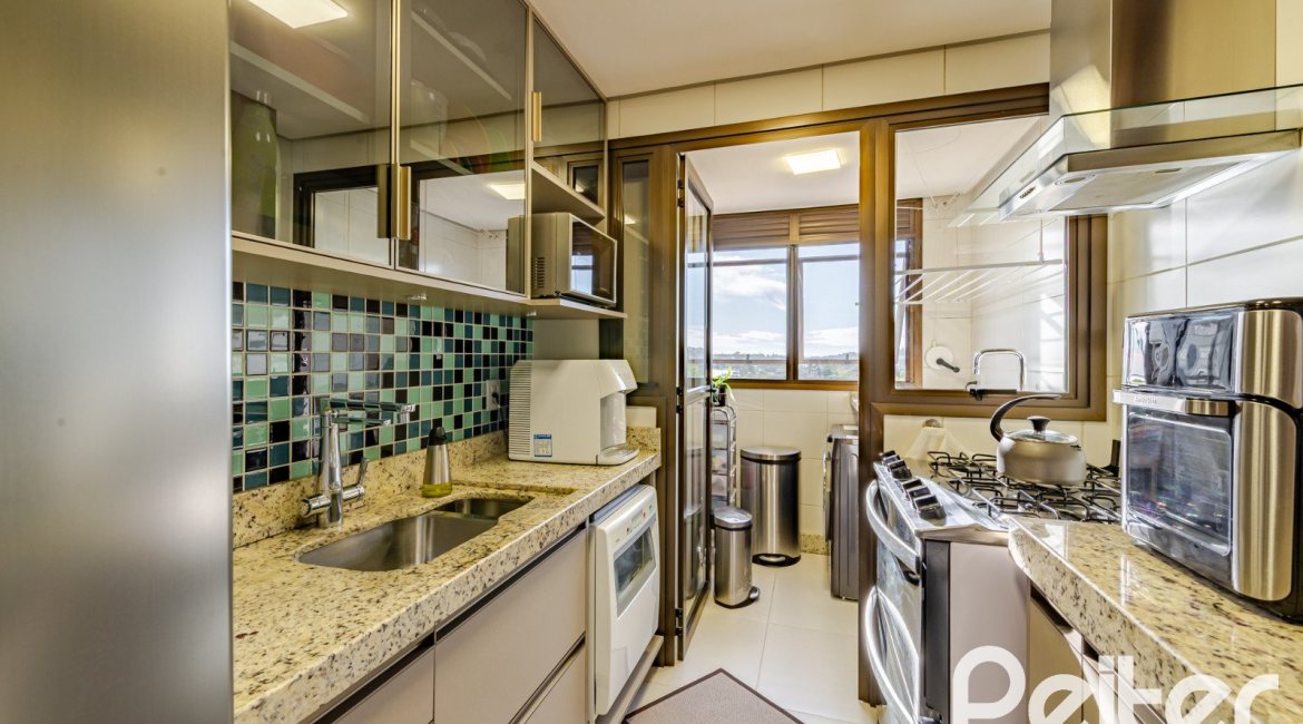 Apartamento à venda com 94m², 3 dormitórios, 1 suíte, 2 vagas, no bairro Tristeza em PORTO ALEGRE