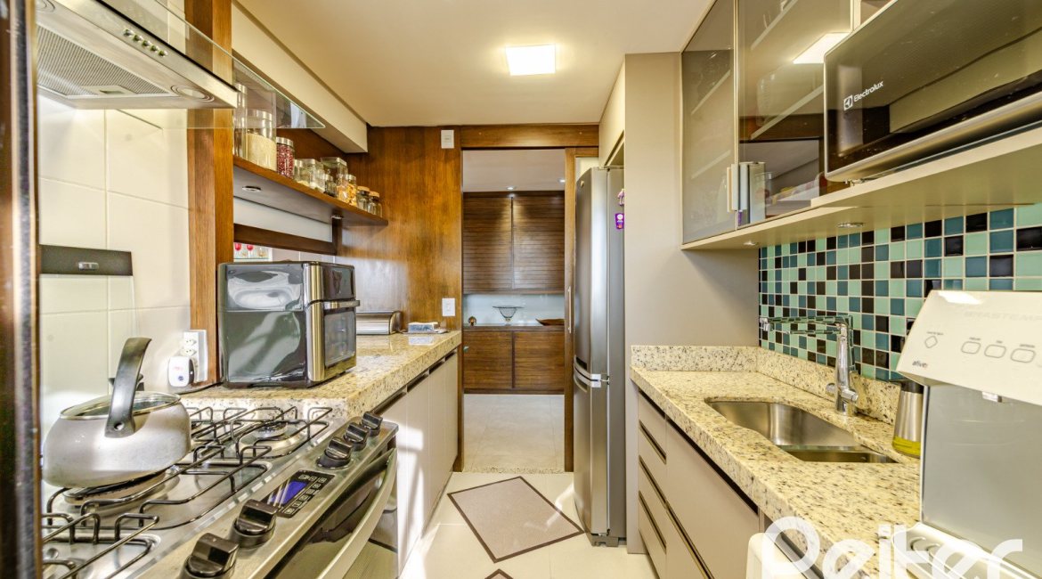 Apartamento à venda com 94m², 3 dormitórios, 1 suíte, 2 vagas, no bairro Tristeza em PORTO ALEGRE