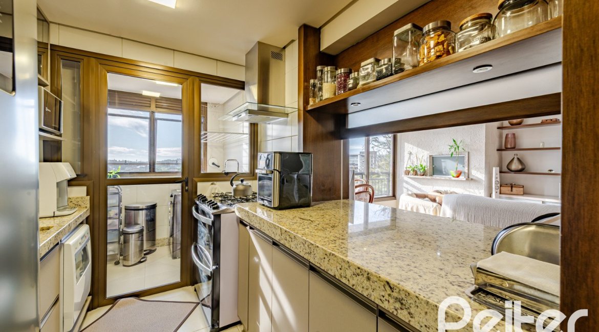 Apartamento à venda com 94m², 3 dormitórios, 1 suíte, 2 vagas, no bairro Tristeza em PORTO ALEGRE