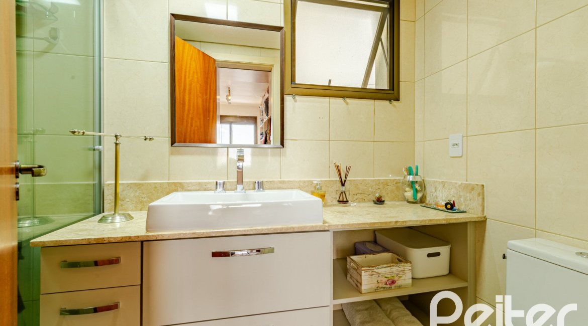 Apartamento à venda com 94m², 3 dormitórios, 1 suíte, 2 vagas, no bairro Tristeza em PORTO ALEGRE