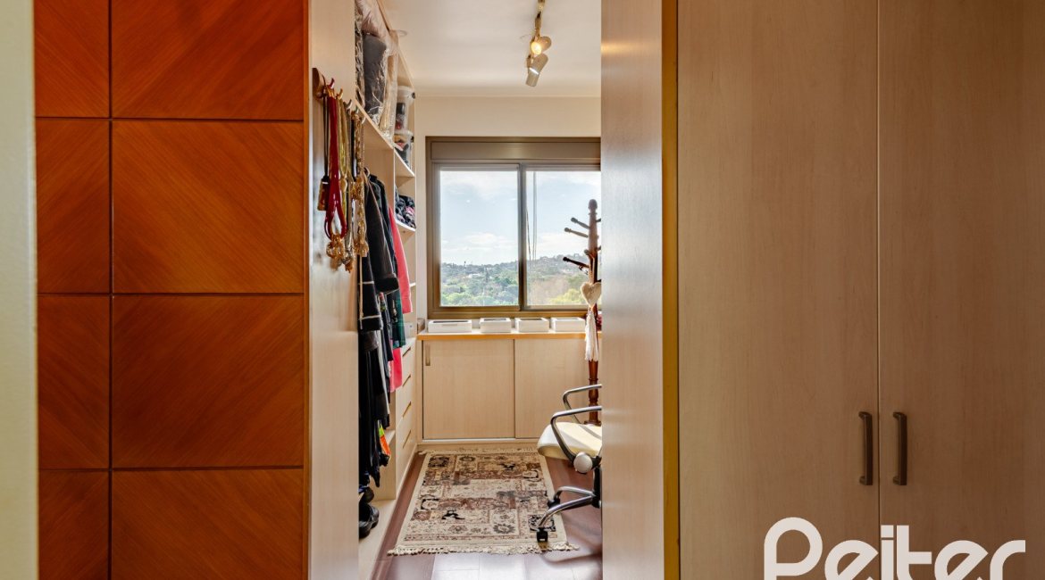 Apartamento à venda com 94m², 3 dormitórios, 1 suíte, 2 vagas, no bairro Tristeza em PORTO ALEGRE