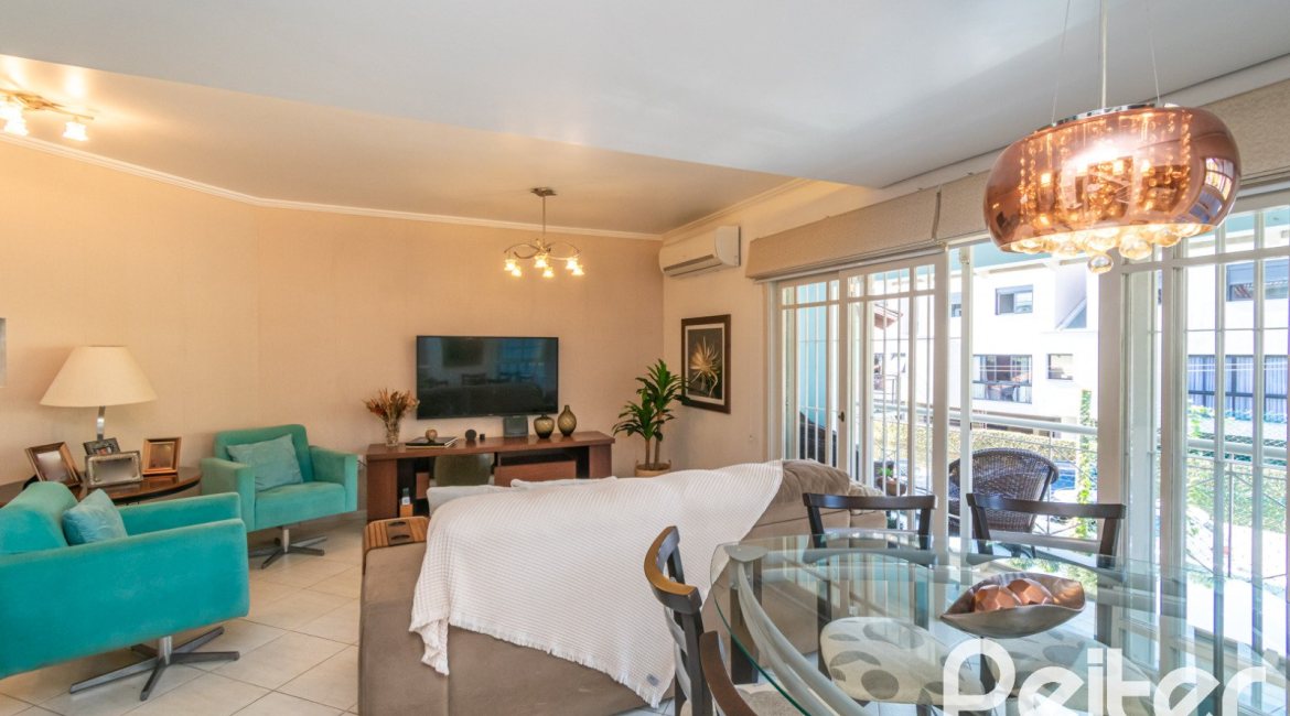 Casa em Condomínio à venda com 179m², 3 dormitórios, 1 suíte, 3 vagas, no bairro Tristeza em Porto Alegre