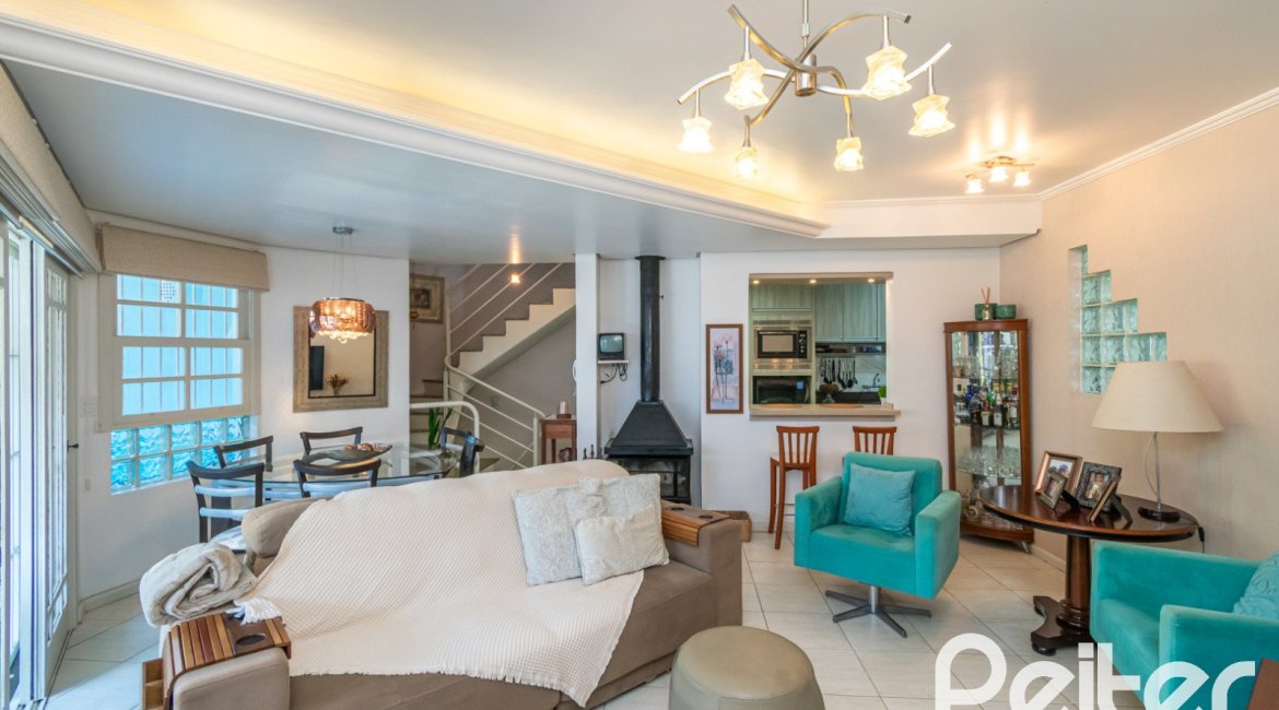 Casa em Condomínio à venda com 179m², 3 dormitórios, 1 suíte, 3 vagas, no bairro Tristeza em Porto Alegre