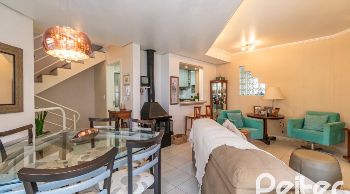 Casa em Condomínio à venda com 179m², 3 dormitórios, 1 suíte, 3 vagas, no bairro Tristeza em Porto Alegre