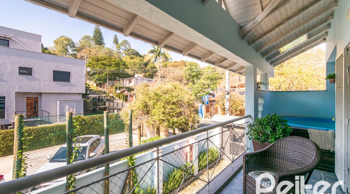 Casa em Condomínio à venda com 179m², 3 dormitórios, 1 suíte, 3 vagas, no bairro Tristeza em Porto Alegre