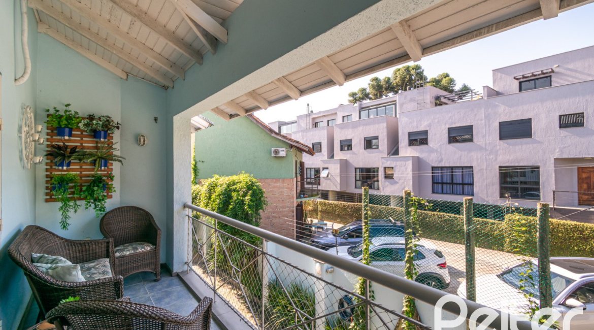 Casa em Condomínio à venda com 179m², 3 dormitórios, 1 suíte, 3 vagas, no bairro Tristeza em Porto Alegre