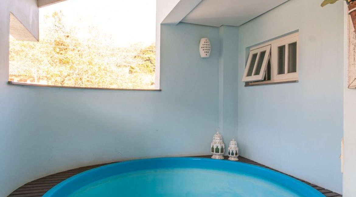 Casa em Condomínio à venda com 179m², 3 dormitórios, 1 suíte, 3 vagas, no bairro Tristeza em Porto Alegre