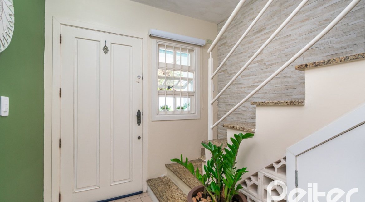 Casa em Condomínio à venda com 179m², 3 dormitórios, 1 suíte, 3 vagas, no bairro Tristeza em Porto Alegre