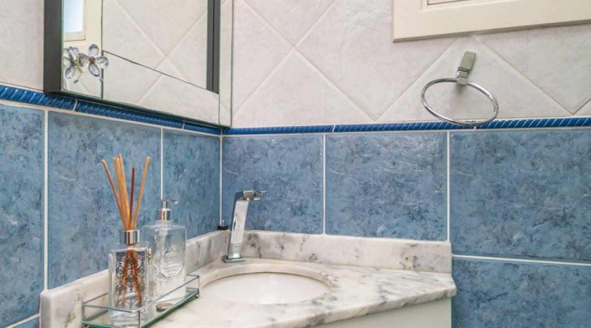 Casa em Condomínio à venda com 179m², 3 dormitórios, 1 suíte, 3 vagas, no bairro Tristeza em Porto Alegre