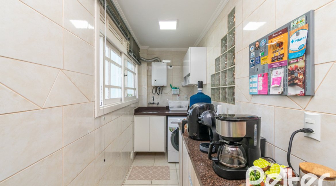 Casa em Condomínio à venda com 179m², 3 dormitórios, 1 suíte, 3 vagas, no bairro Tristeza em Porto Alegre