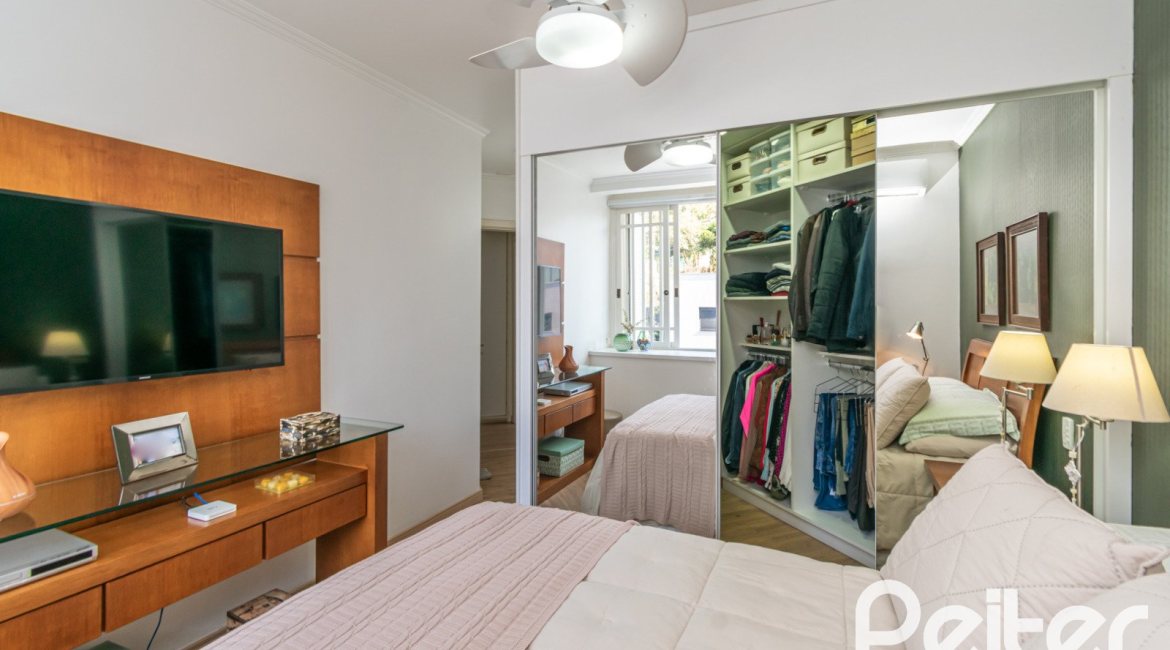 Casa em Condomínio à venda com 179m², 3 dormitórios, 1 suíte, 3 vagas, no bairro Tristeza em Porto Alegre