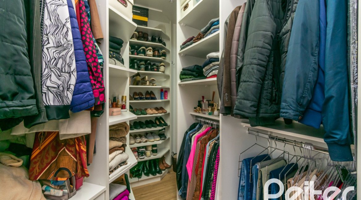 Casa em Condomínio à venda com 179m², 3 dormitórios, 1 suíte, 3 vagas, no bairro Tristeza em Porto Alegre