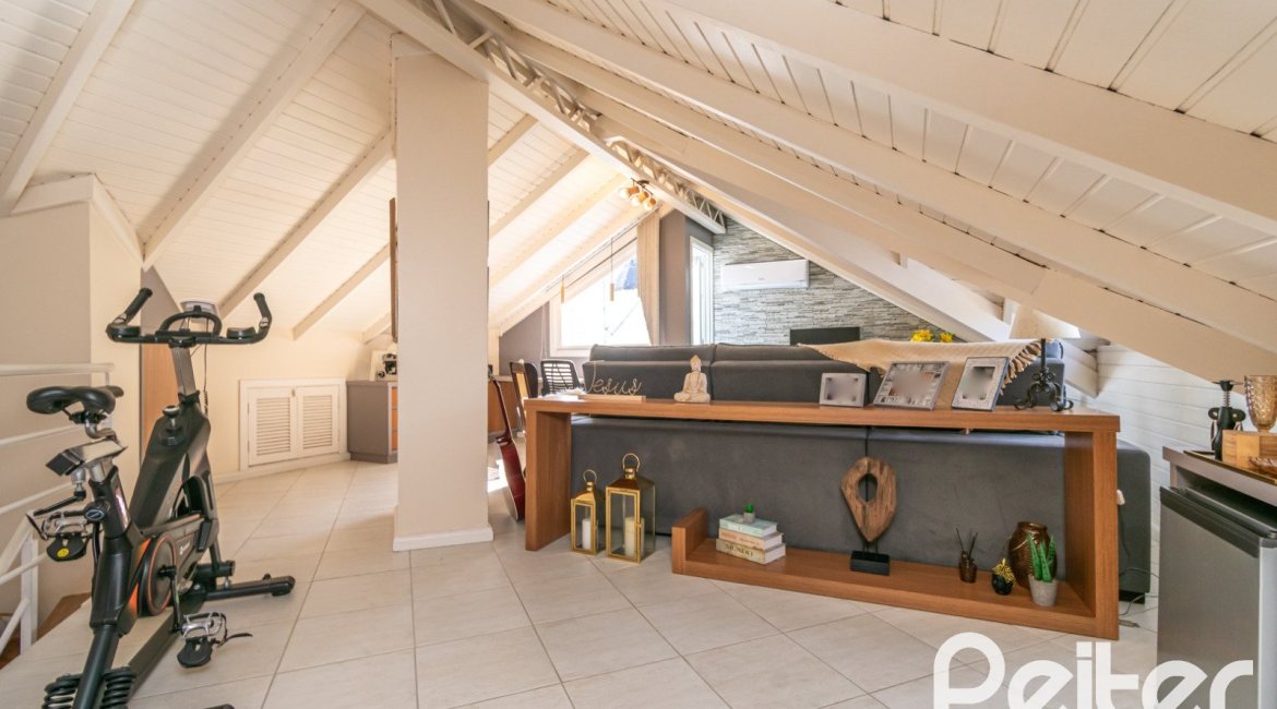 Casa em Condomínio à venda com 179m², 3 dormitórios, 1 suíte, 3 vagas, no bairro Tristeza em Porto Alegre