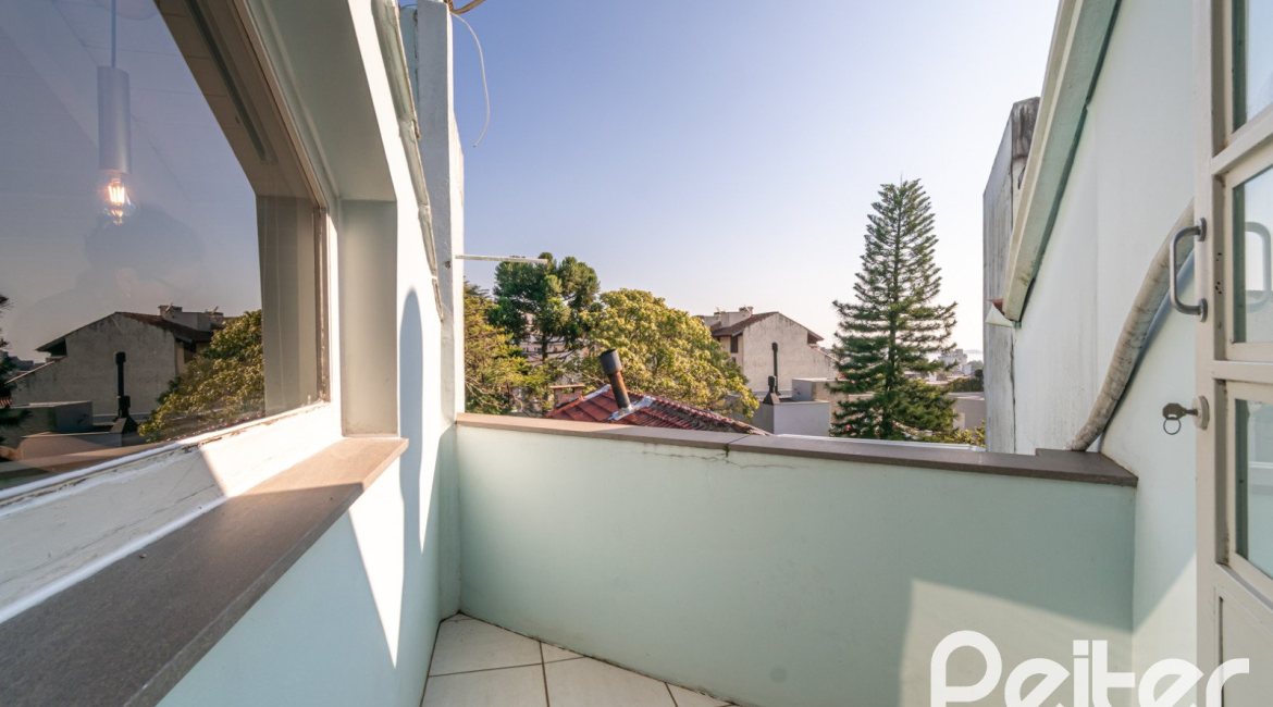 Casa em Condomínio à venda com 179m², 3 dormitórios, 1 suíte, 3 vagas, no bairro Tristeza em Porto Alegre