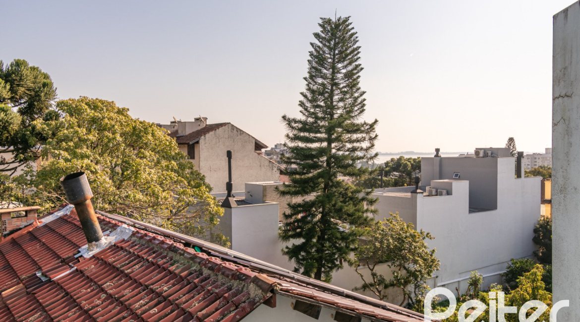 Casa em Condomínio à venda com 179m², 3 dormitórios, 1 suíte, 3 vagas, no bairro Tristeza em Porto Alegre