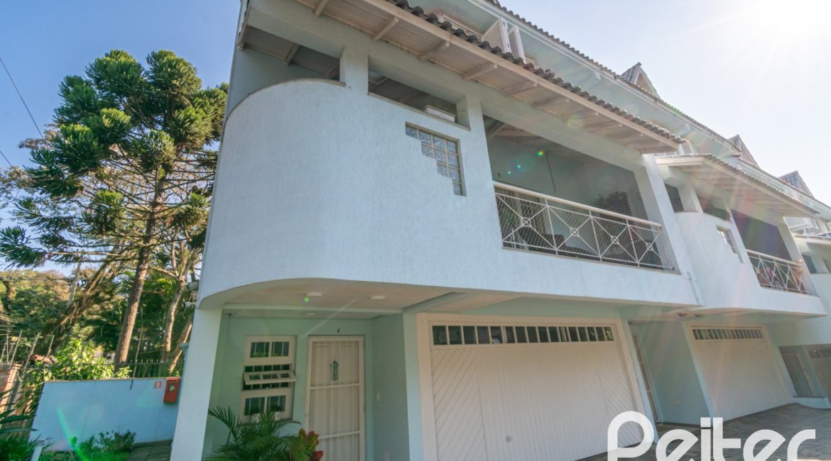 Casa em Condomínio à venda com 179m², 3 dormitórios, 1 suíte, 3 vagas, no bairro Tristeza em Porto Alegre