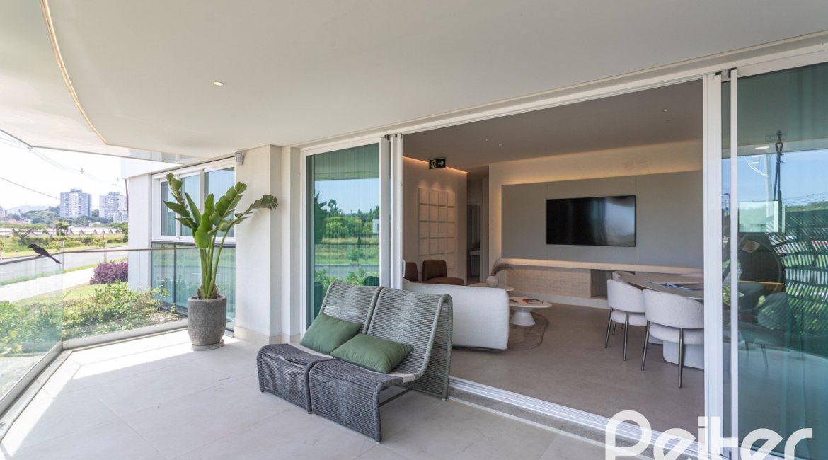Apartamento à venda com 127m², 3 dormitórios, 3 suítes, 2 vagas, no bairro Golden Lake em Porto Alegre