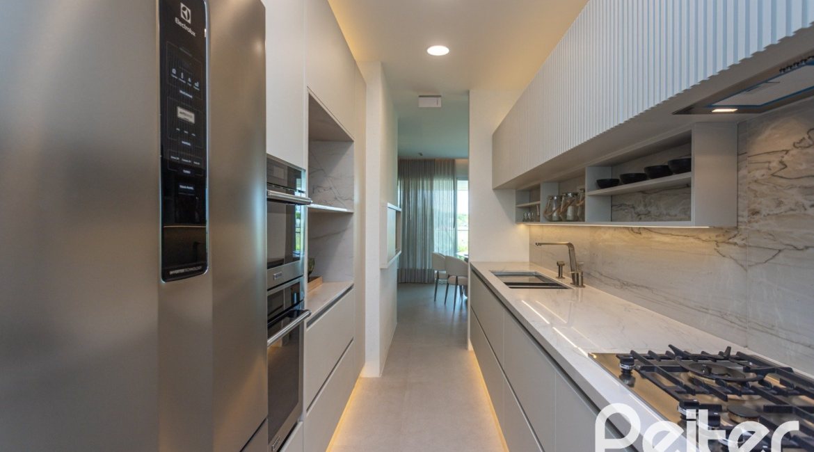 Apartamento à venda com 127m², 3 dormitórios, 3 suítes, 2 vagas, no bairro Golden Lake em Porto Alegre