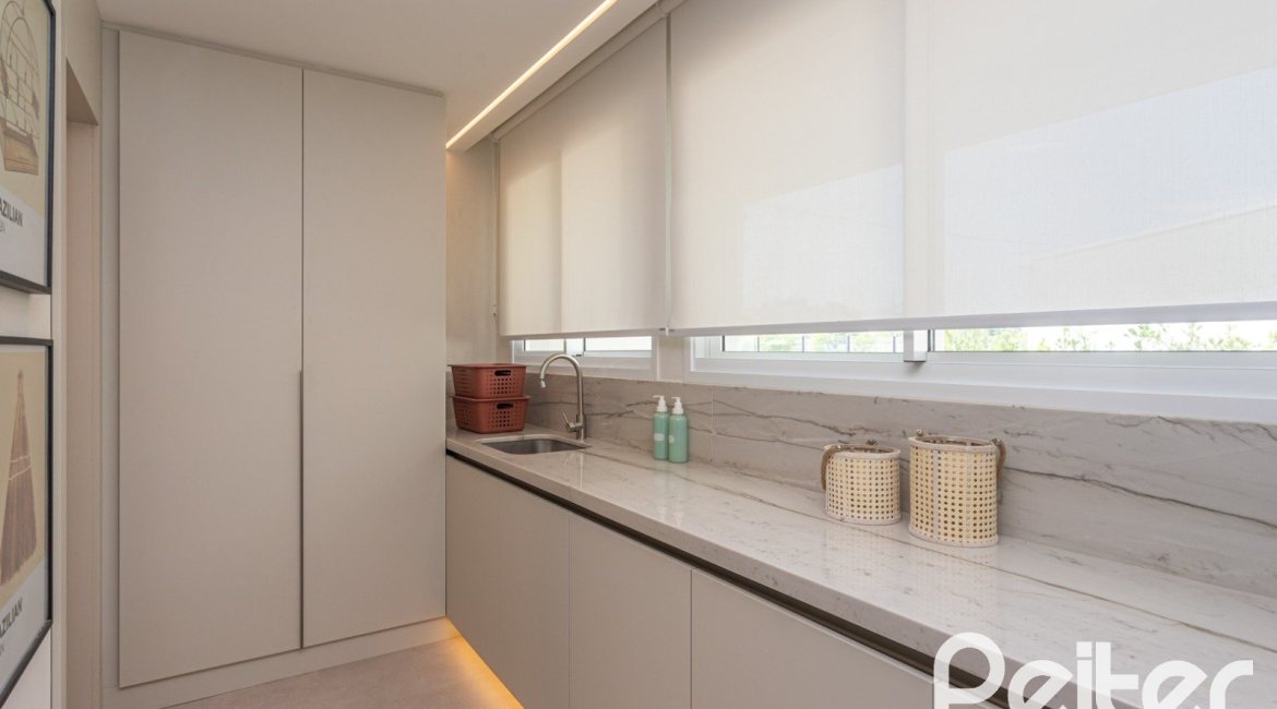 Apartamento à venda com 127m², 3 dormitórios, 3 suítes, 2 vagas, no bairro Golden Lake em Porto Alegre