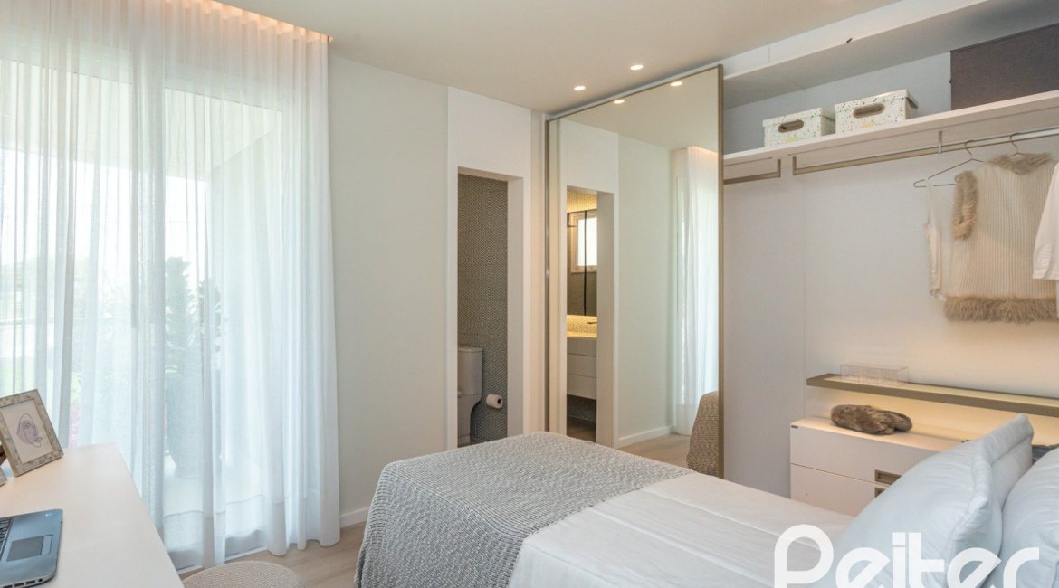 Apartamento à venda com 127m², 3 dormitórios, 3 suítes, 2 vagas, no bairro Golden Lake em Porto Alegre