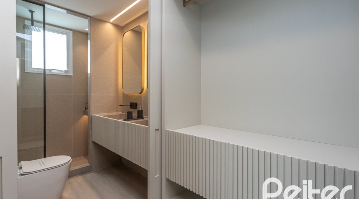 Apartamento à venda com 127m², 3 dormitórios, 3 suítes, 2 vagas, no bairro Golden Lake em Porto Alegre