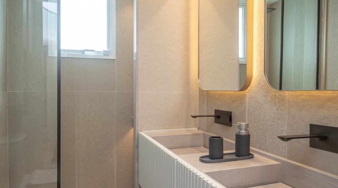 Apartamento à venda com 127m², 3 dormitórios, 3 suítes, 2 vagas, no bairro Golden Lake em Porto Alegre