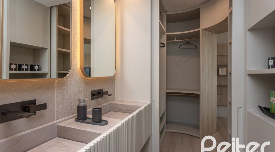 Apartamento à venda com 127m², 3 dormitórios, 3 suítes, 2 vagas, no bairro Golden Lake em Porto Alegre