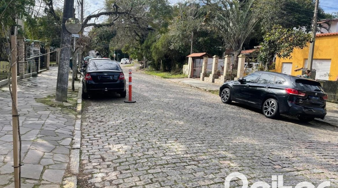 Terreno à venda com 726m², 23 vagas, no bairro Tristeza em Porto Alegre