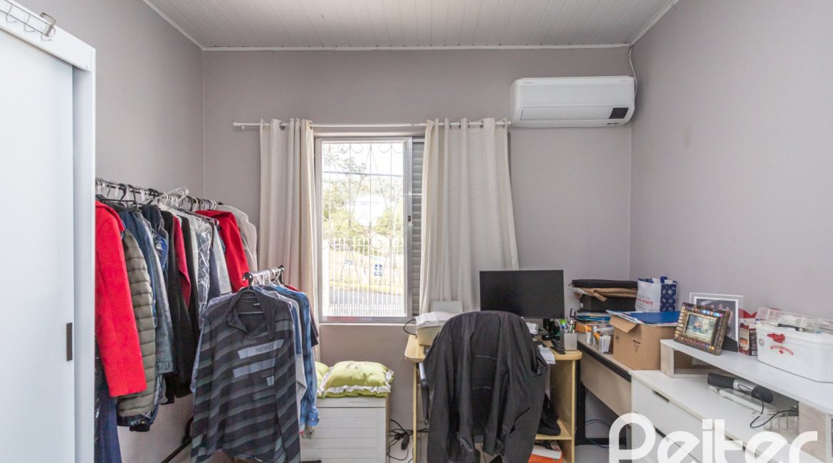 Casa à venda com 120m², 2 dormitórios, 5 vagas, no bairro Tristeza em Porto Alegre