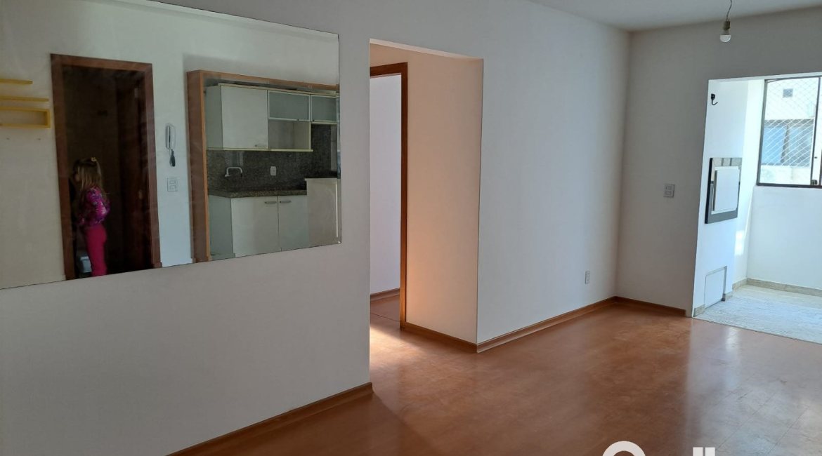 Apartamento à venda com 59m², 2 dormitórios, 1 vaga, no bairro Cristal em PORTO ALEGRE